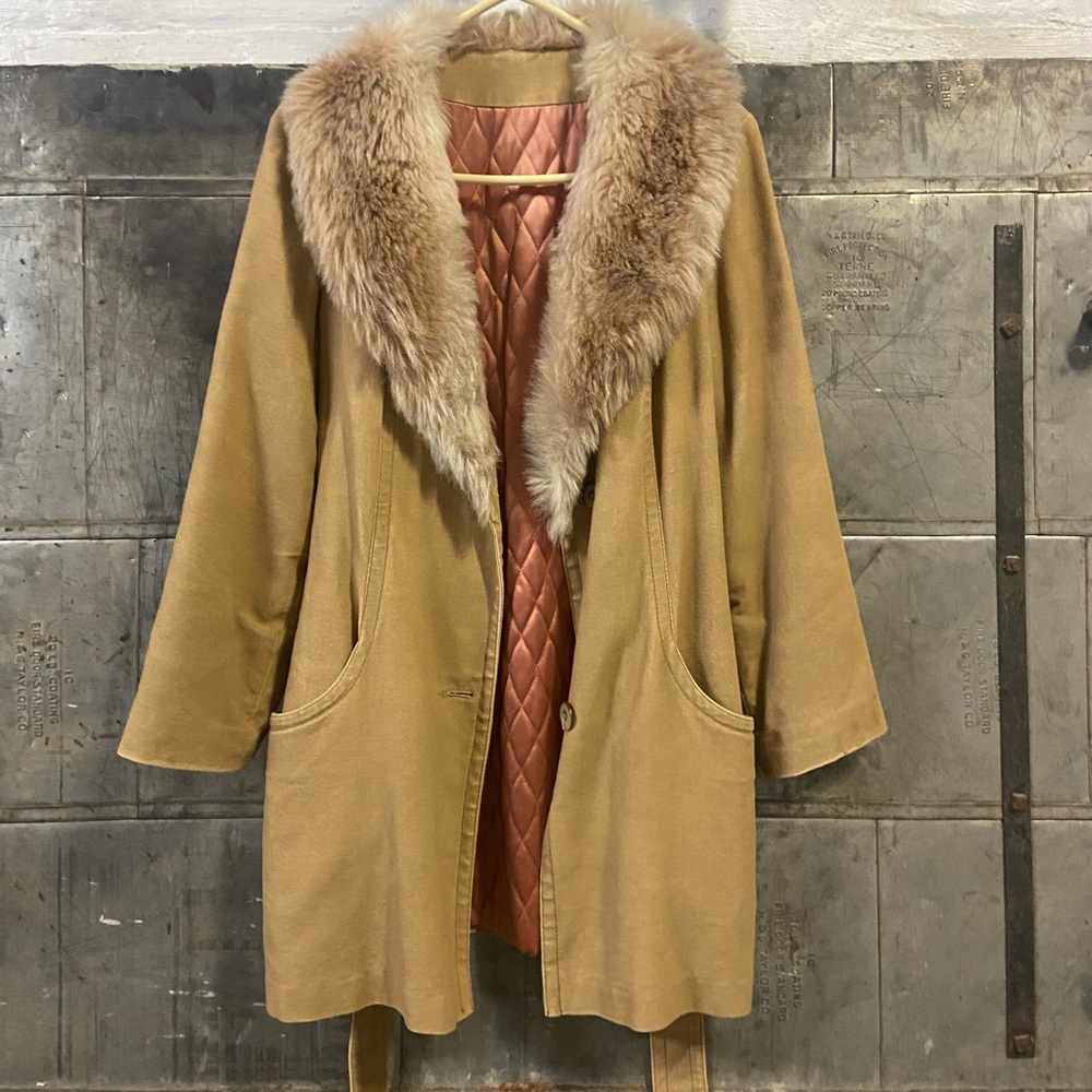 SALE 1970s faux fur lined mid length camel coat - Picture 2 of 5